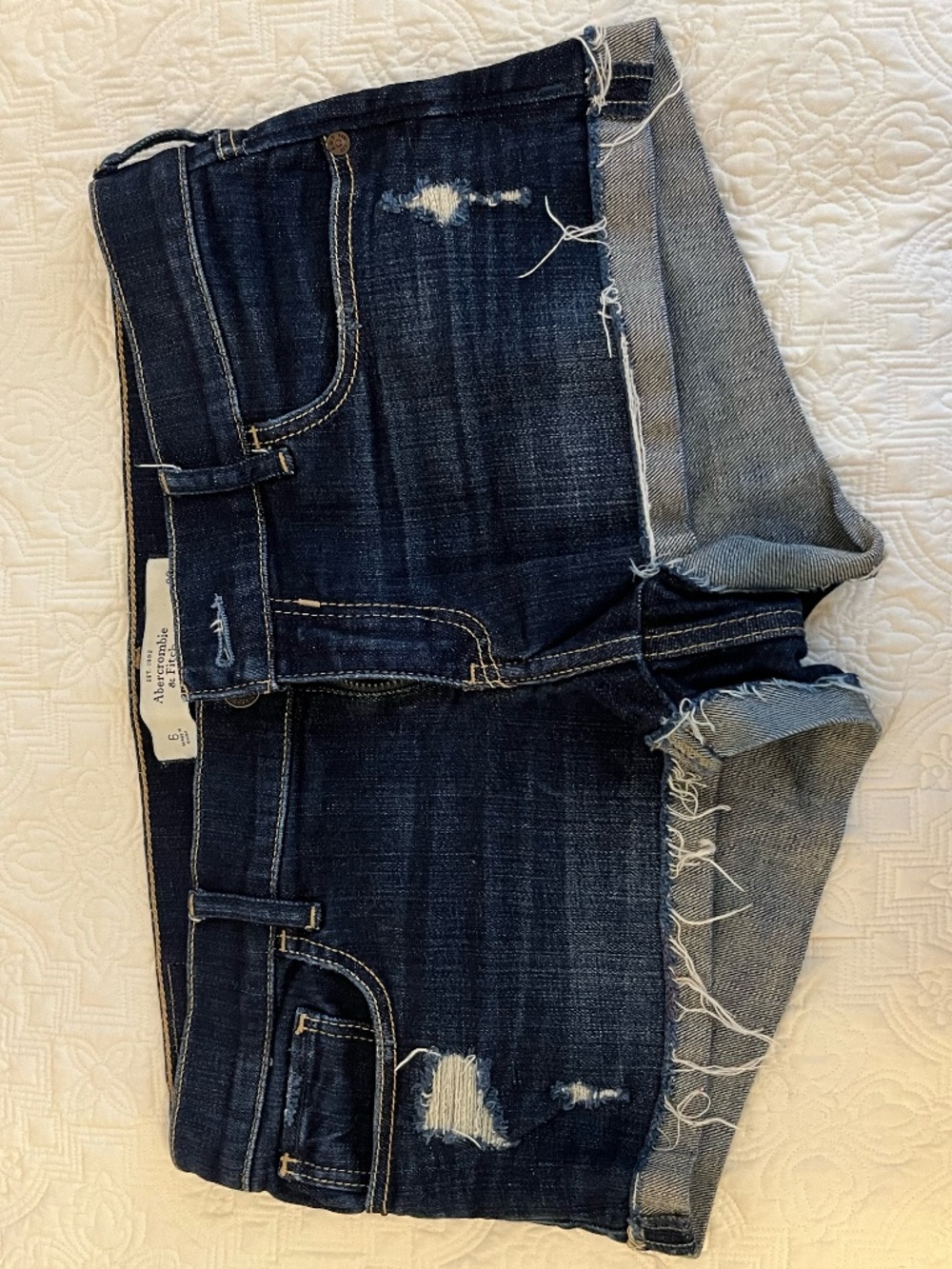 Abercrombie & Fitch distressed denim shorts size 6